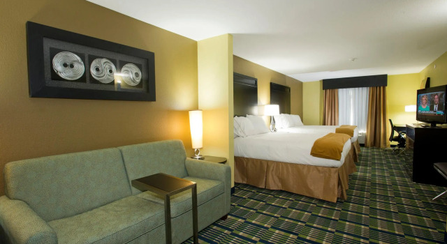 Четырёхместный люкс Holiday Inn Express & Suites Morrilton by IHG