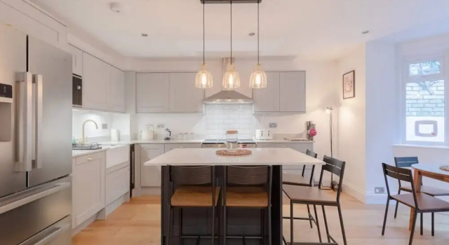 Апартаменты Newly Refurbished 2BD Flat - Wimbledon Village