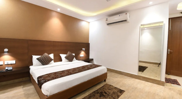 Номер Deluxe OYO Flagship 5383 Hotel Under Bridge Inn