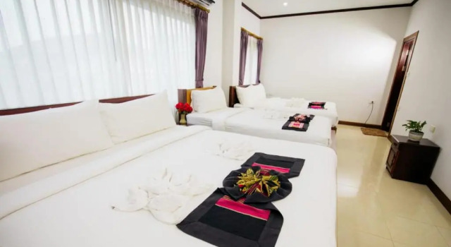 Семейный номер Standard Sisombat Plaza Hotel