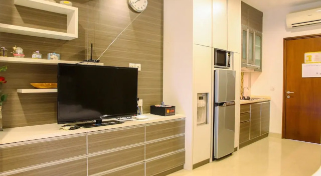 Deluxe and Modern Studio M Gold Tower Apartment