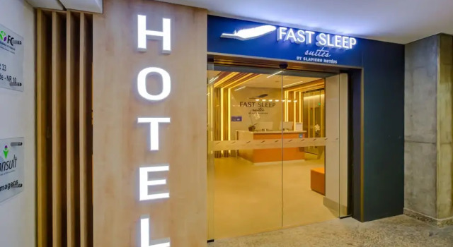 Fast Sleep Suites by Slaviero Hotéis dentro do Aeroporto Guarulhos Terminal 2, desembarque Oeste, Забронировать Отель Отели Гуарульюс 3 звезды, 3*