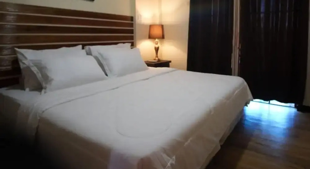 King Bed 2BR European Style City Center in Davao City Philippines, Prenota Appartamento Davao Davao