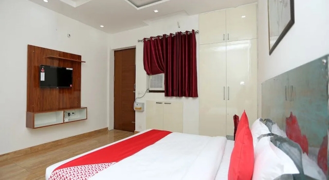 OYO 26625 Bleu Ville Prime, Varaa Hotelli Faridabad Haryana