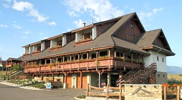 Hotel Rendez-Vous, Rezervovat Hotel Hotely v Žilinský kraj s parkováním, Parkování