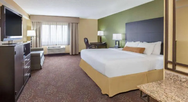 Best Western Plus Sterling Inn, Забронировать Отель Стерлинг-Хайтс Detroit Metropolitan Area