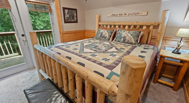 Номер Standard с 3 комнатами с балконом Sugar Bear Mountain Hideaway 3 Bedroom Cabin by RedAwning