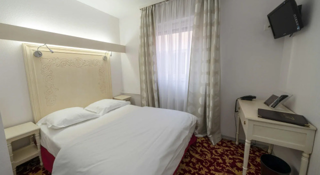 Hotel Majestic Alsace - Strasbourg Nord, Book Hotel Hotels in Alsace with a Pool, Swimming Pool