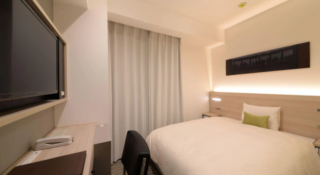 Номер с полутороспальной кроватью (140см) Vessel Inn Shinsaibashi