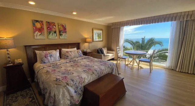 Deluxe firedobbelt værelse med altan med havudsigt Cliff House Inn