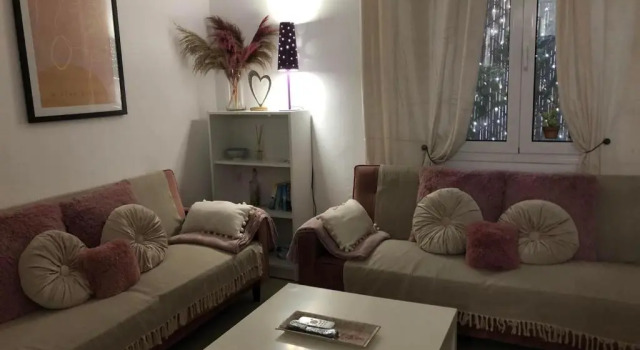 Casa Fiore - 2 Bed House 10 Mins Walk to Centre, Забронировать Дом для отпуска Коттеджи Родоса, рядом с Эгейский университет, Коттедж