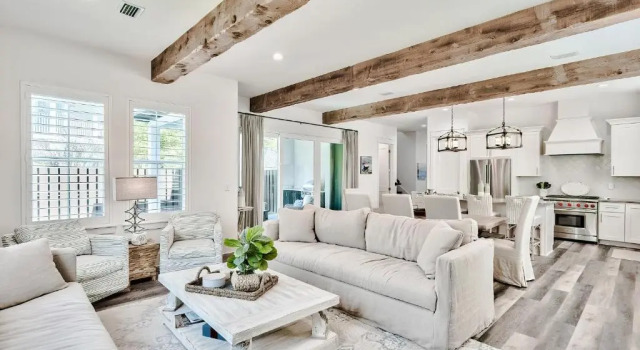 Private Pool-Grill! Walk to Beach-Restaurants - 2 Master Bedrooms!