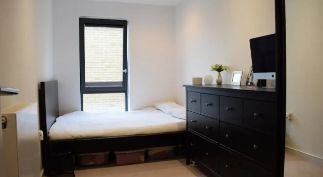 2 Bedroom Apartment With Parking in Camberwell
