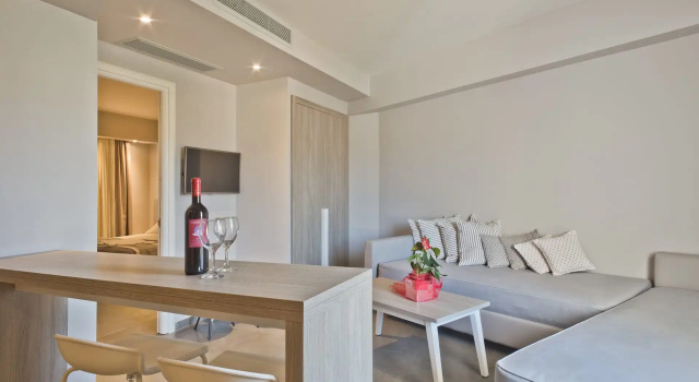 Полулюкс Parasol Luxury Hotel & Suites Adults Only