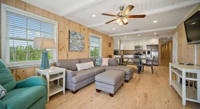 Don t Worry Beach Happy 6 BR 4 BA Sleeps 20, Varaa Lomakoti Huvilat kohteessa Alabama, Villa