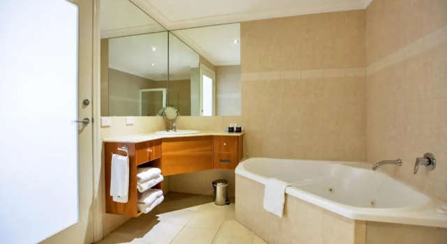 Апартаменты Deluxe Century Inn