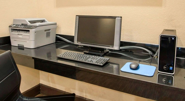 Quality Inn & Suites Springfield - Eugene North, Забронировать Отель Отели Юджин с бассейном, Бассейн