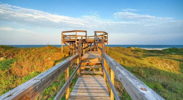 Beach Access Private Pool, Ping-pong, Firepit, Swings, & Views Tipsea Turtle