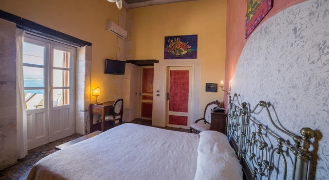 Полулюкс с балконом и с видом на море Hotel Henrys House