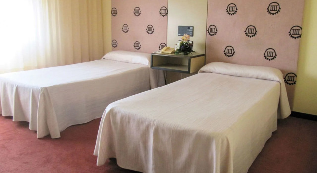 Hotel Sercotel Cuatro Postes, Забронировать Отель Отели Авила с завтраком, рядом с Церковь Святого Иоанна Крестителя, Завтраки