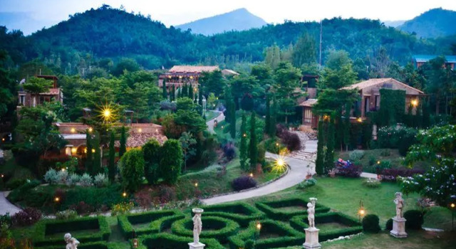Кровать в общем номере La Toscana