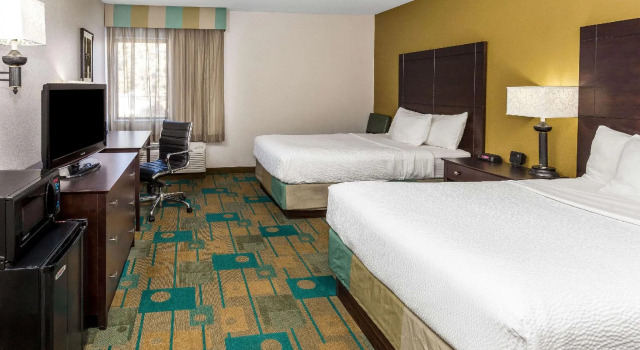 Четырёхместный номер Deluxe La Quinta Inn by Wyndham Sheboygan