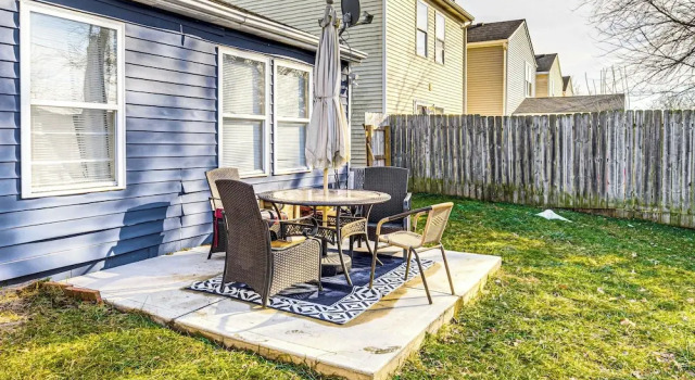Коттедж 5 Mi to Eagle Creek Park: Home w/ Fenced Yard!