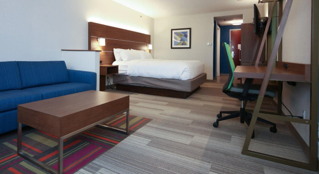 Двухместный люкс Holiday Inn Express Hotel & Suites Cincinnati Southeast Newport by IHG