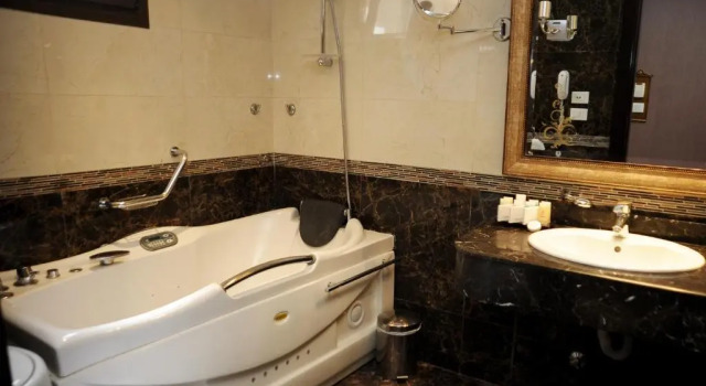 Полулюкс Q Hotel