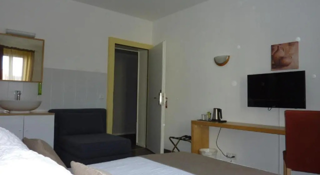 Трёхместный номер Standard Hotel du Marche