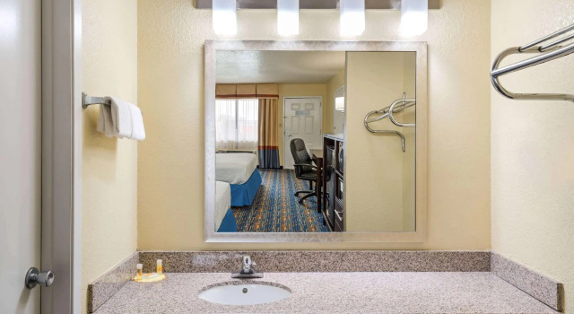 Двухместный номер Days Inn by Wyndham Near Seaworld San Antonio