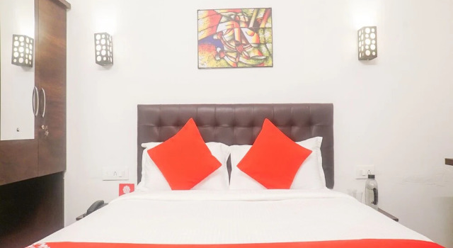 OYO 13304 Divine Destination