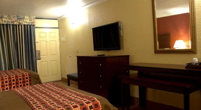 Четырёхместный номер Standard Polynesian Inn