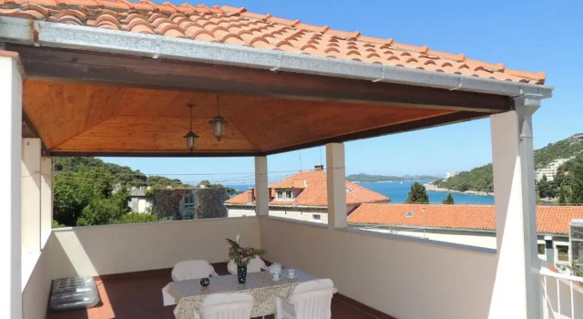 Апартаменты с 3 комнатами с видом на море Villa Hortenzia