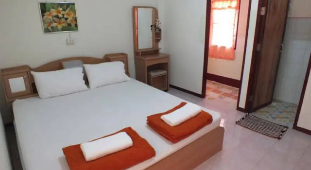 Bansuanchokdee Hotel, Varaa Hotelli Hotellit North-Eastern Thailand pysäköinnillä, Pysäköinti
