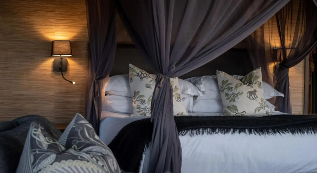 HillsNek Safari Camp - Amakhala Game Reserve, Buchen Sie Hotel Sidbury Ostkap
