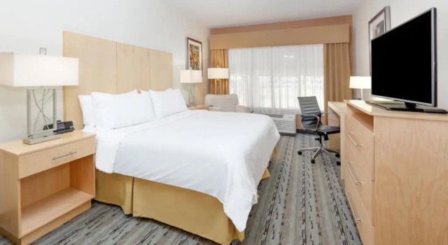 Люкс Holiday Inn Express & Suites San Antonio - Brooks City Base by IHG