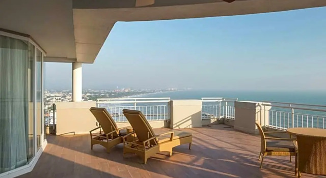 Двухместный люкс Executive oceanfront Hilton Hua Hin Resort & Spa