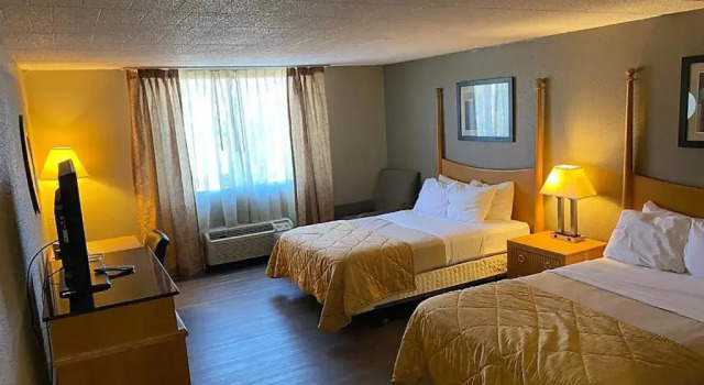 Четырёхместный номер Standard Clarion Hotel DuBois