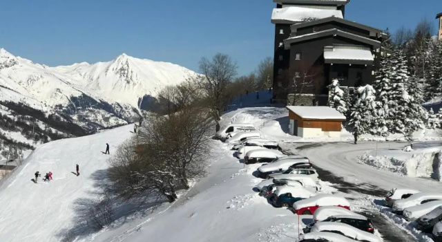 Le JETAY 39 App 6 personnes aux MENUIRES, Prenota Appartamento Hotel a Alvernia con parcheggio, Parcheggio
