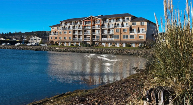 Люкс с видом на гавань Oxford Suites Silverdale