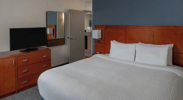Люкс c 1 комнатой с видом на внутренний двор Courtyard by Marriott Covington / Mandeville