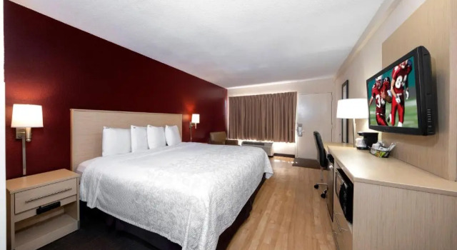 Двухместный номер Superior Red Roof Inn PLUS+ & Suites Naples Downtown-5th Ave S