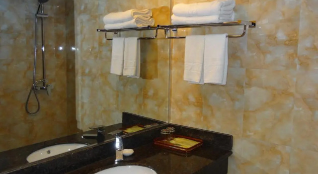 Номер Standard Huilong Tower Hotel