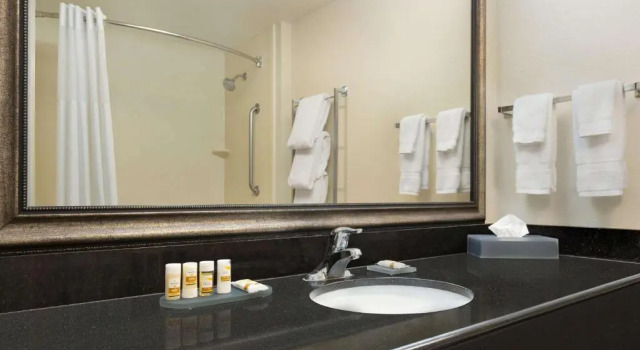 Четырёхместный семейный номер Standard La Quinta by Wyndham Fresno Northwest