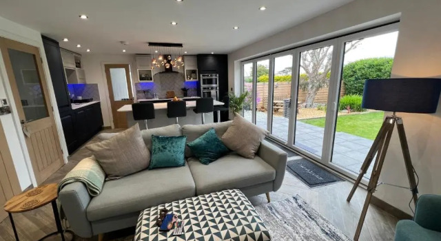 Stylish, Dog Friendly Coastal Bungalow With Garden, Book Hotel Valley Anglesey
