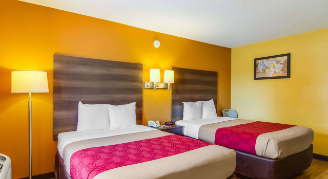 Четырёхместный номер Standard Econo Lodge Kingsland
