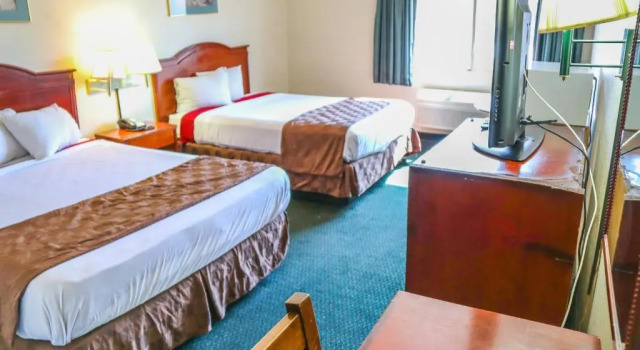 Четырёхместный номер Standard Budget Inn Phoenix