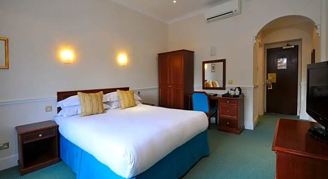 Номер Superior Bromley Court Hotel London