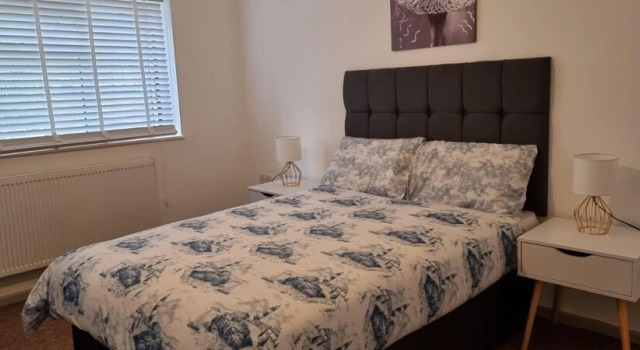 Remarkable 3-bed House With Garden in London, Забронировать Отель Отели Англии 3 звезды, 3*